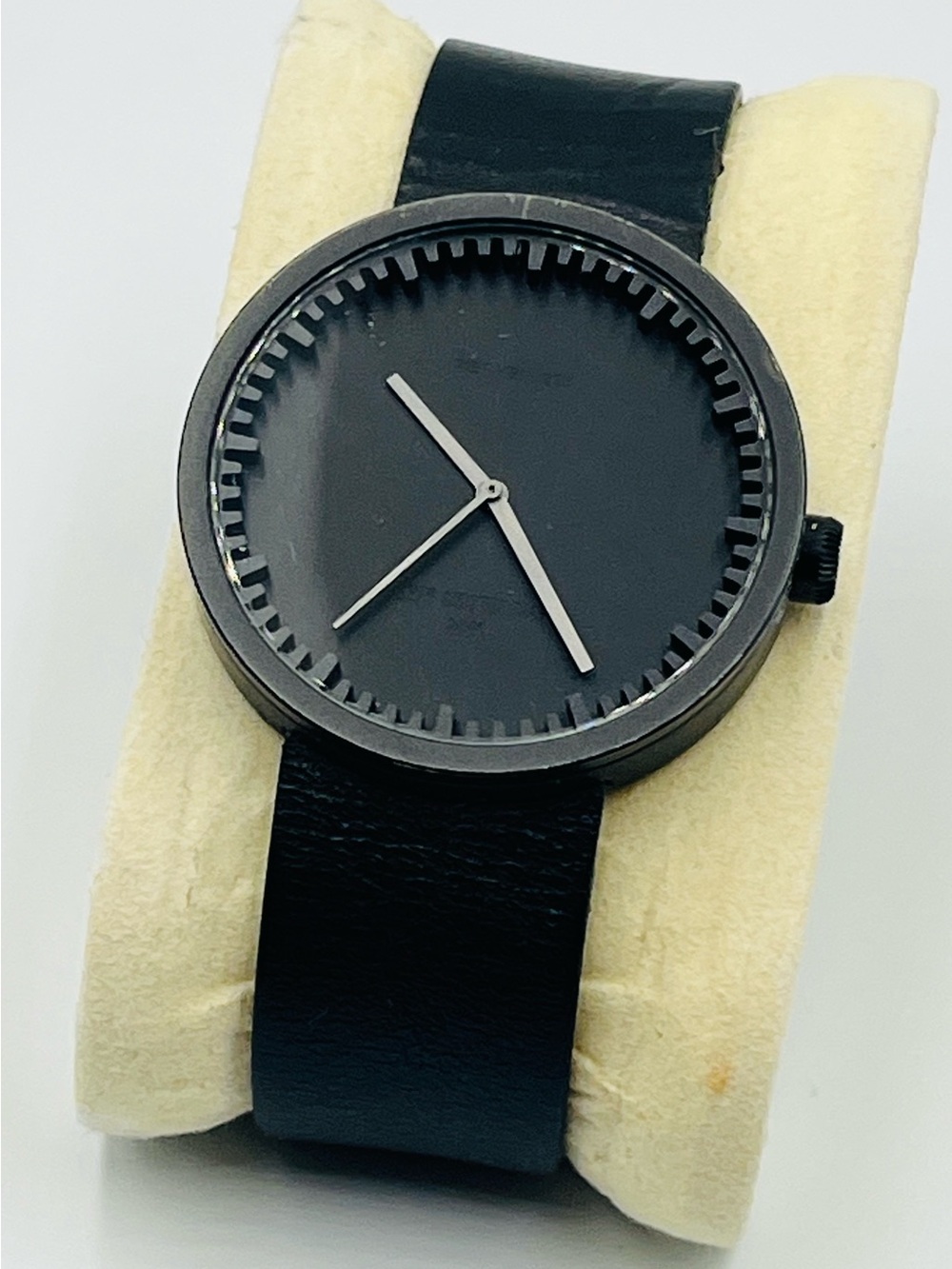 Black Minimalist Analog Wrist Watch - Unbranded